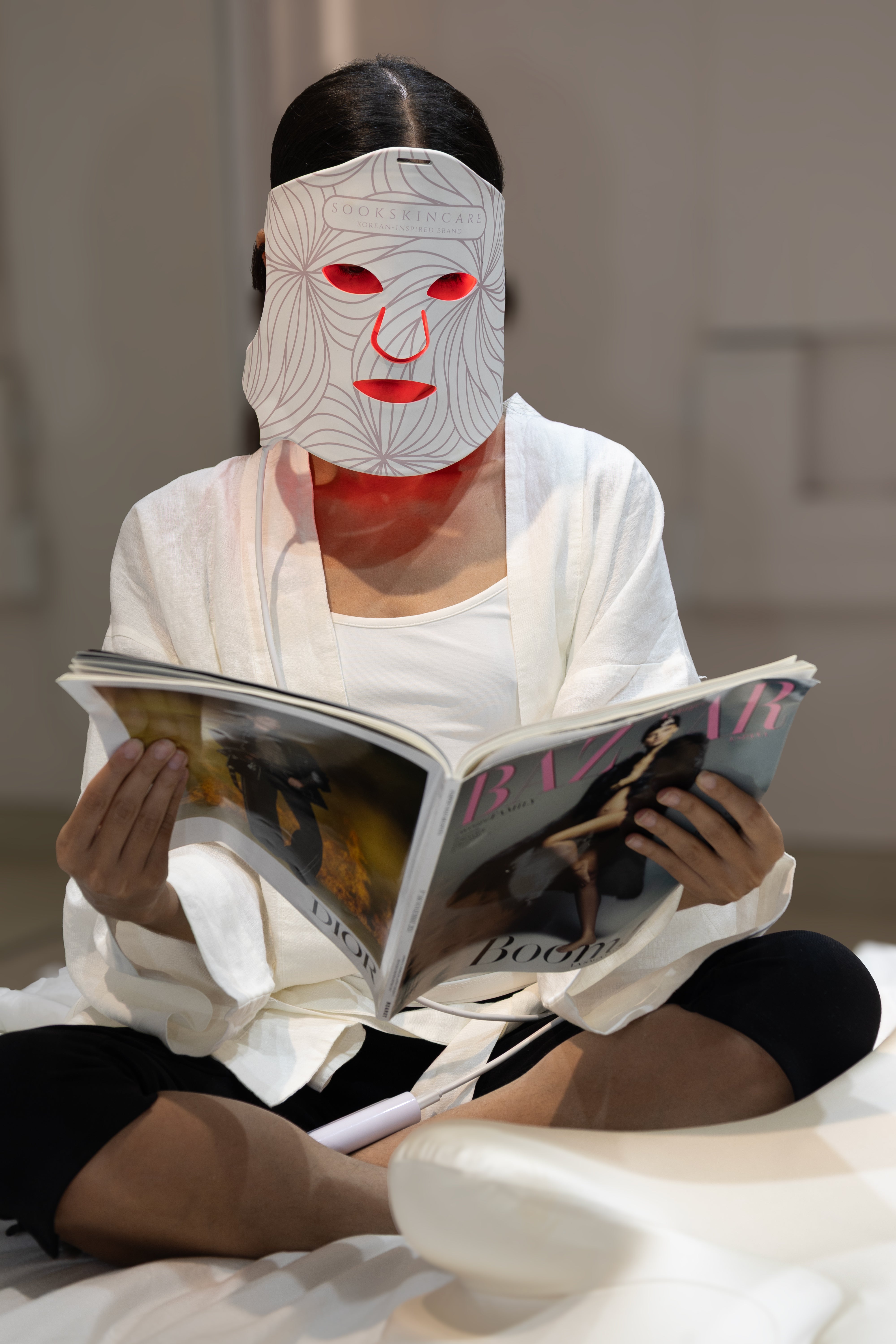 Gua Sha, Fotobiomodulación y Microcorriente: qué hacen, para qué sirven y cuál necesita tu piel a los 50
